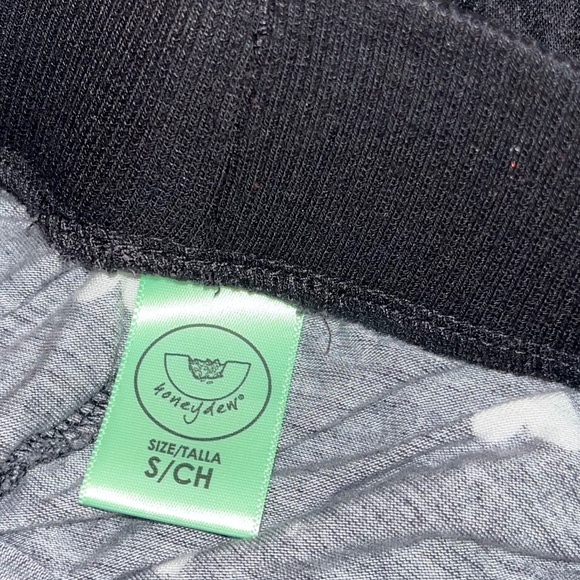 Womens pajamas set size small - Picture 4 of 7